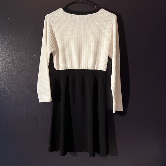 Formal Dress (Korean O/S) - Picture 2 of 2